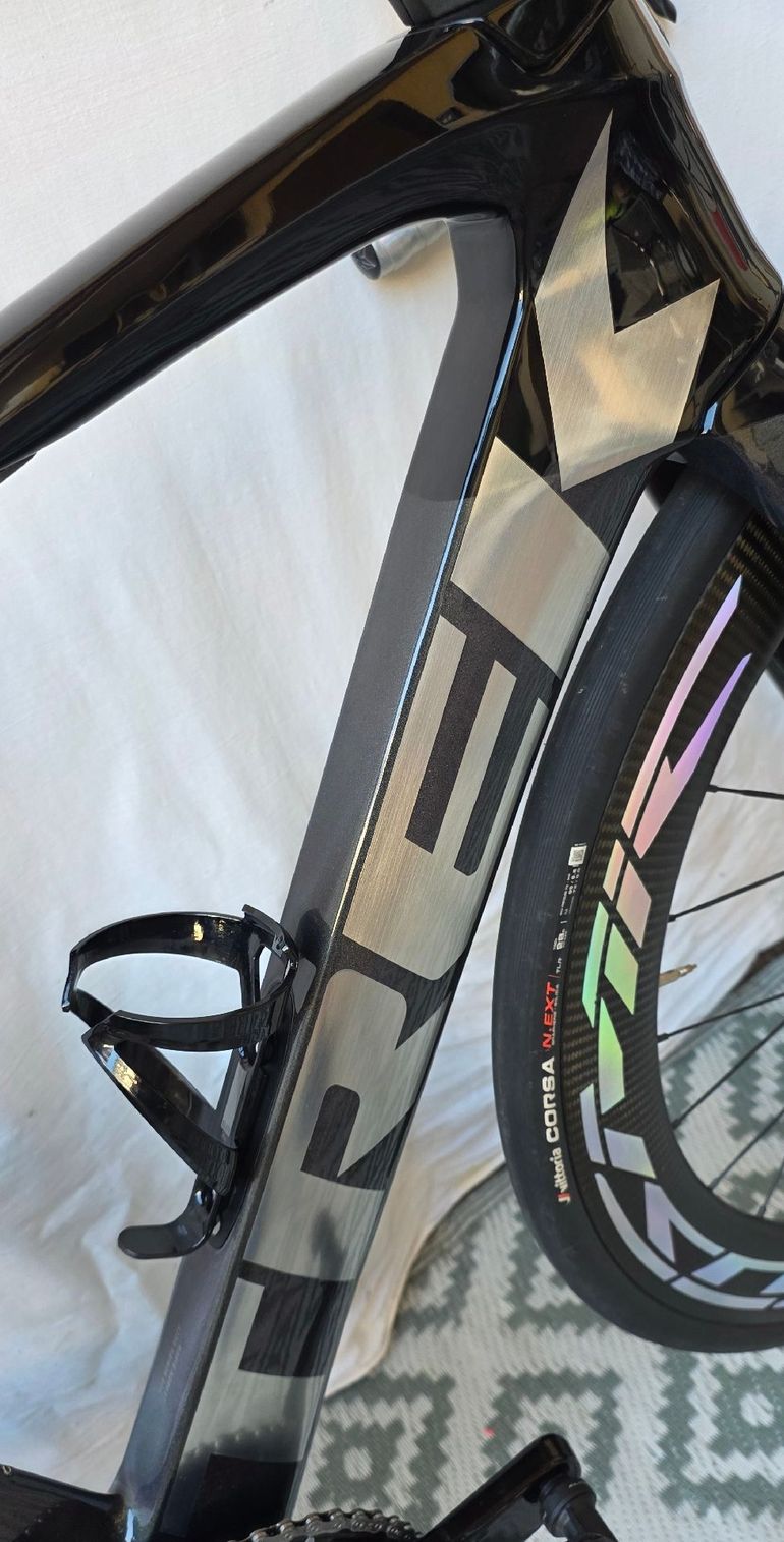 Used Trek Madone SLR 9 Trek Madone SLR 9 Custom Shimano Ultegra Di2 2024 Road & Gravel, Black — image 13 of 13