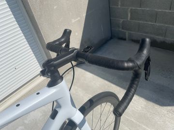 Used BMC Roadmachine FOUR 2024 2024 Road & Gravel, White — image 4 of 7