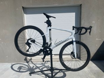 Used BMC Roadmachine FOUR 2024 2024 Road & Gravel — image 2 of 7
