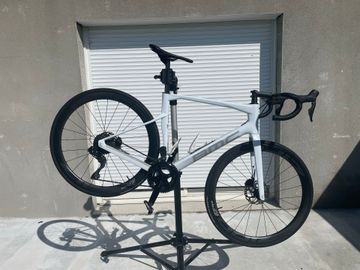 Used BMC Roadmachine FOUR 2024 2024 Road & Gravel, White — image 2 of 7