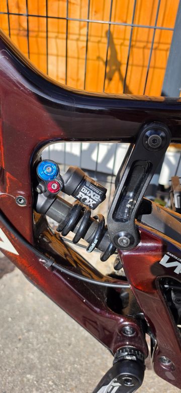 Tweedehands Santa Cruz V10 SRAM GX 2024 Mountainbike — afbeelding 4 van 6