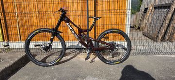 Brugt Santa Cruz V10 SRAM GX 2024 MTB