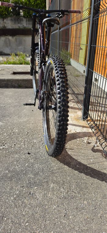 Used Santa Cruz V10 SRAM GX 2024 Mountainbike, Red — image 3 of 6