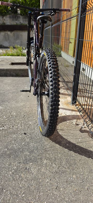 Tweedehands Santa Cruz V10 SRAM GX 2024 Mountainbike — afbeelding 3 van 6