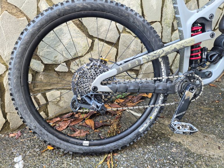 Used Propain SPINDRIFT 4 CF 29 Performance 2024 2024 Mountainbike, Grigio chiaro — image 4 of 5