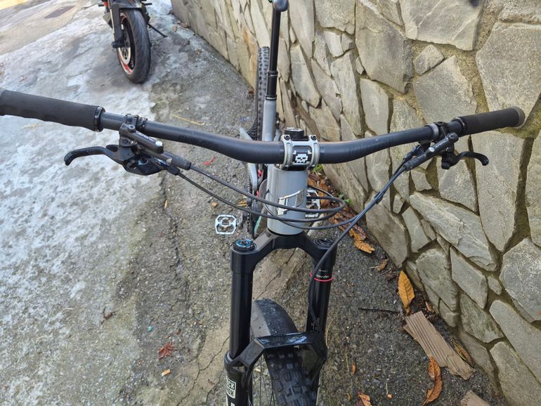 Used Propain SPINDRIFT 4 CF 29 Performance 2024 2024 Mountainbike, Grigio chiaro — image 3 of 5
