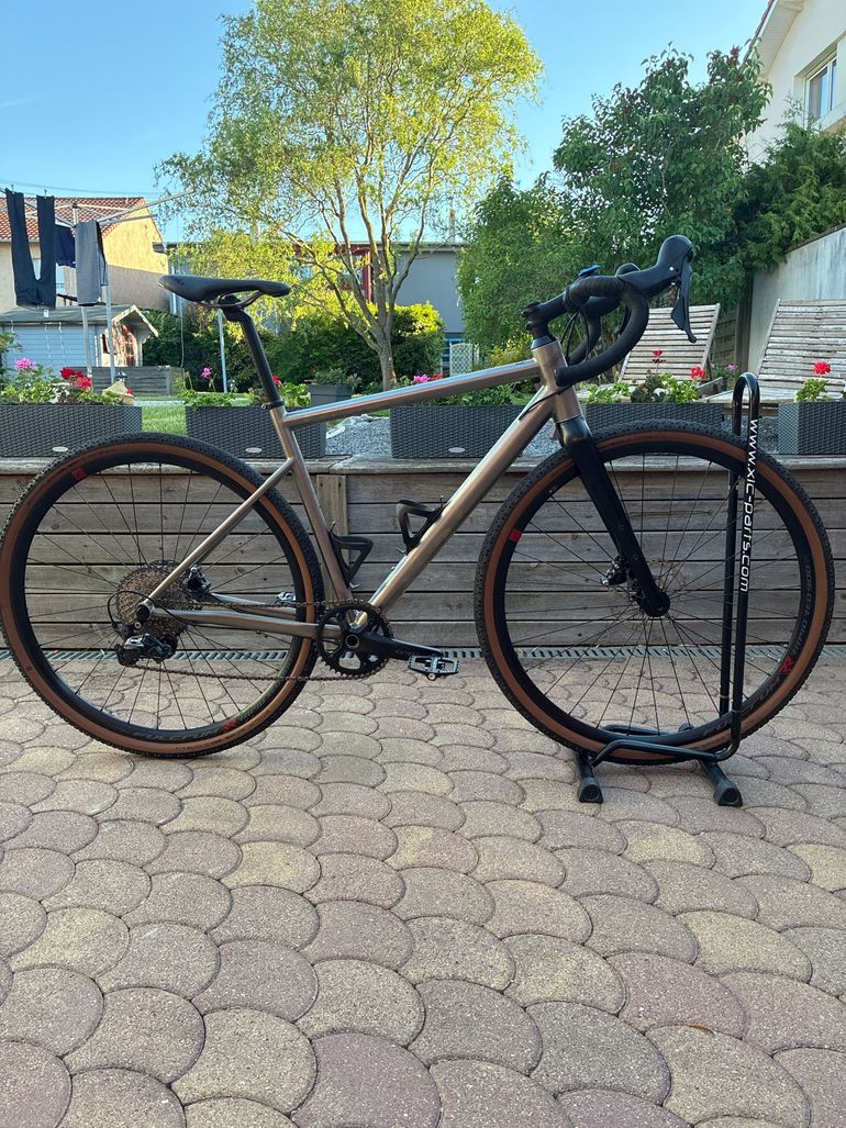 Used TRIBAN Men's Gravel Bike GRVL 900 - Shimano GRX Titanium Frame 2020 2020 Road & Gravel, Hellgrau — image 1 of 14