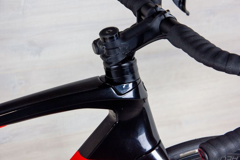 Used Trek Madone SL 6 2022 Road & Gravel, Red — image 9 of 16
