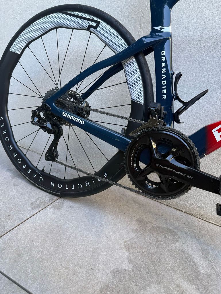 Used Pinarello DOGMA F DURA ACE Di2 Disc 2023 2023 Road & Gravel — image 3 of 7