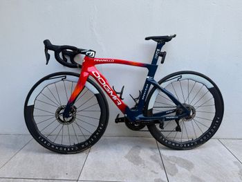 Used Pinarello DOGMA F DURA ACE Di2 Disc 2023 2023 Road & Gravel — image 2 of 7