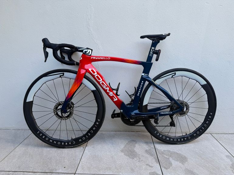 Used Pinarello DOGMA F DURA ACE Di2 Disc 2023 2023 Road & Gravel — image 2 of 7
