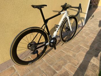 Used Canyon Ultimate CF SL 8 Aero 2023 2023 Road & Gravel, Nero — image 11 of 12