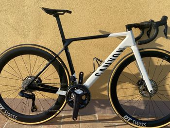 Used Canyon Ultimate CF SL 8 Aero 2023 2023 Road & Gravel, Nero — image 3 of 12