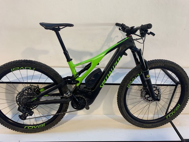 Used Specialized Men's Turbo Levo Expert 2019 2019 Mountainbike — image 1 of 11