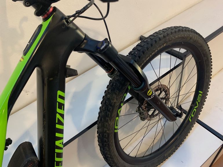 Used Specialized Men's Turbo Levo Expert 2019 2019 Mountainbike — image 4 of 11