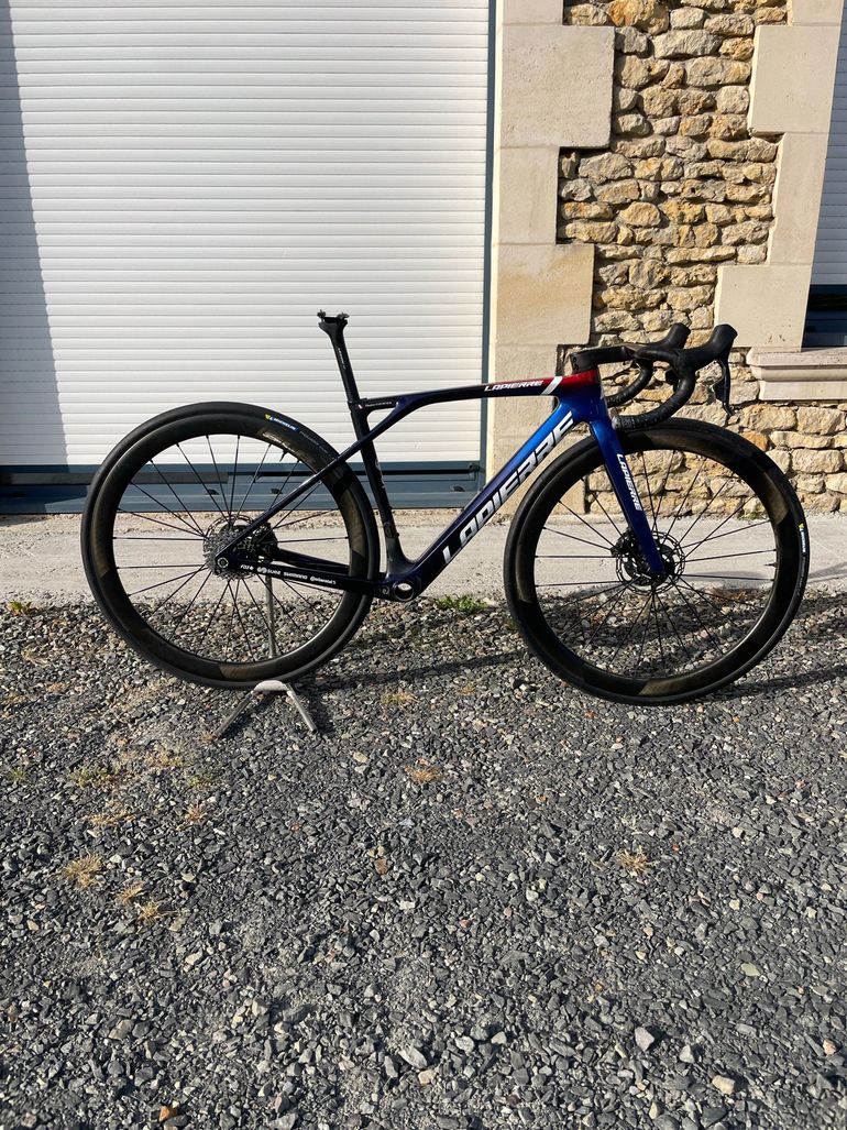 Used Lapierre Xelius Shimano 105 Di2 2024 Road & Gravel — image 1 of 3