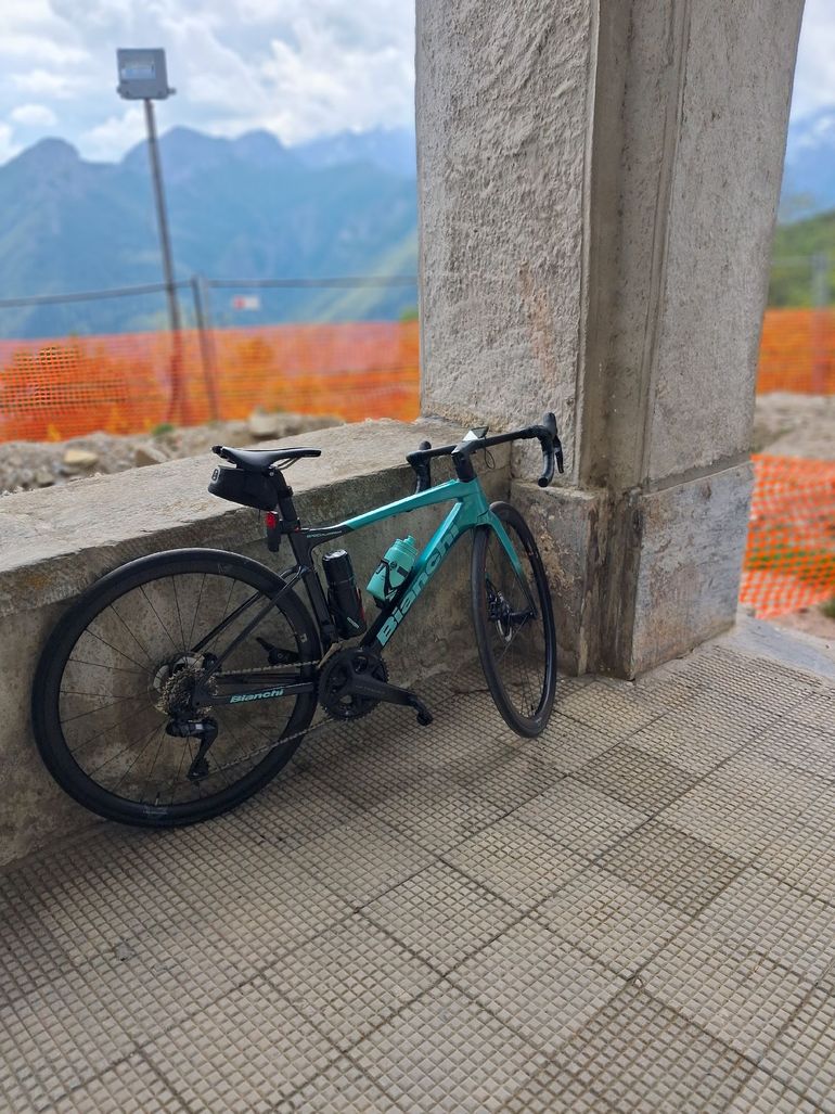 Used Bianchi Specialissima COMP Ultegra Di2 2025 2025 Road & Gravel, Blue — image 2 of 3