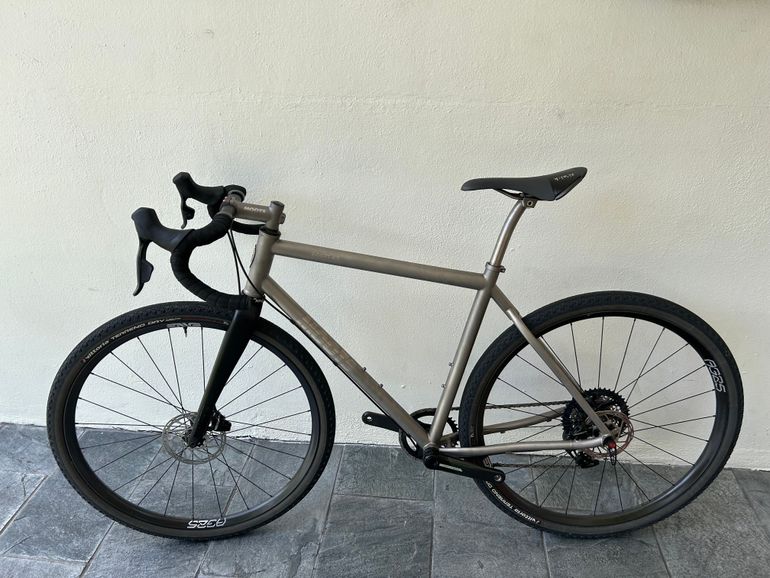 Used Moots Routt 45 SRAM FORCE AXS 1X WIDE XPLR 2022 2022 Road & Gravel, Light Gray — image 2 of 5