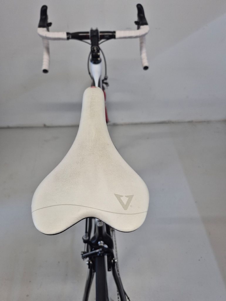 Used Pinarello Paris Campagnolo Chorus 2010 Road & Gravel, Bianco — image 10 of 16