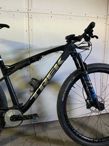 Used Trek Supercaliber 9.8 GX Gen 1 2021 2021 Mountainbike, Schwarz, 29 — image 3 of 8