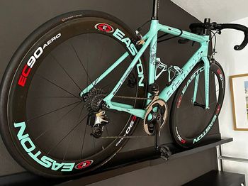 Used Bianchi Specialissima CV Ultraleggera SRAM RED 2018 2018 Road & Gravel, Green — image 4 of 4