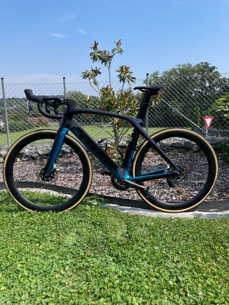 Used Trek Madone SRAM Red eTap AXS 2019 Road & Gravel — image 2 of 9