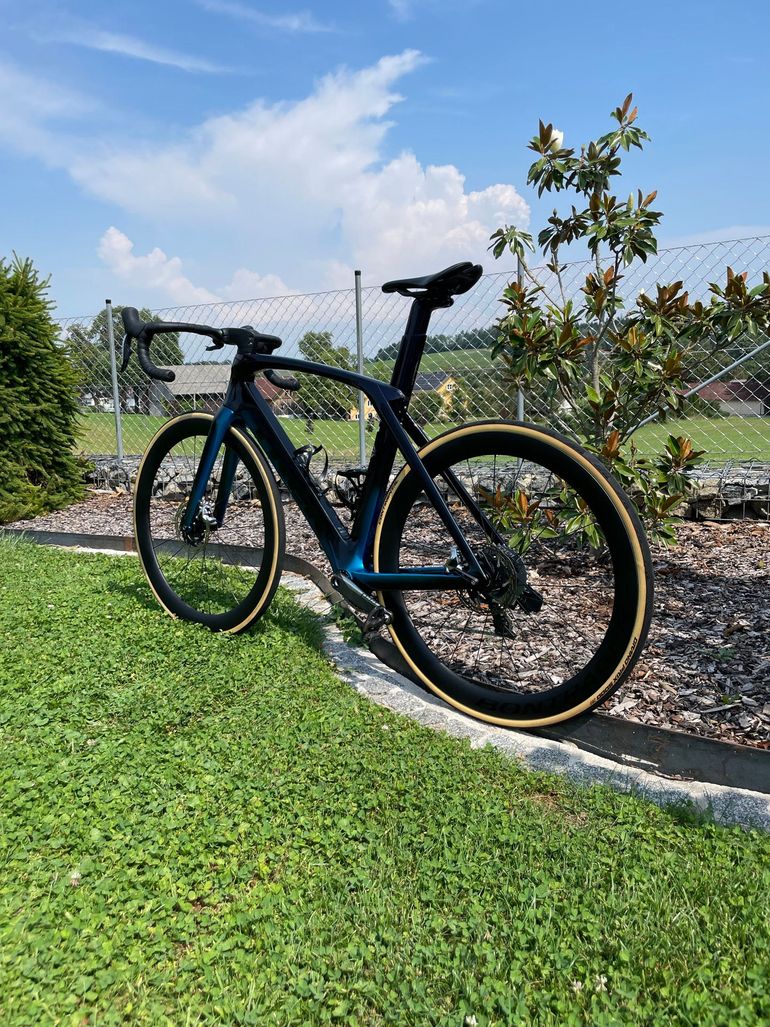 Used Trek Madone SRAM Red eTap AXS 2019 Road & Gravel — image 4 of 9