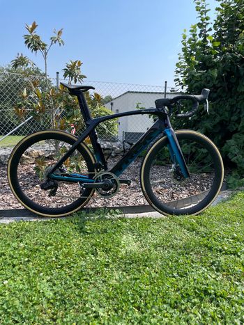 Used Trek Madone SRAM Red eTap AXS 2019 Racefiets & gravel