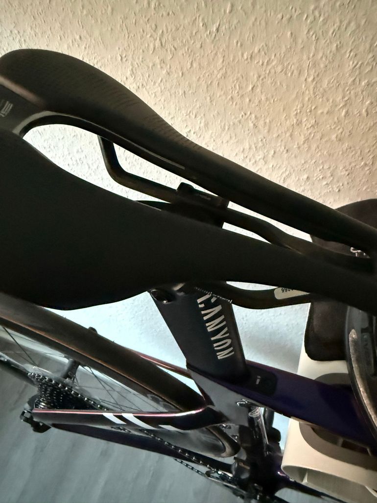 Used Canyon Aeroad CFR Di2 2023 2023 Road & Gravel, Violett — image 8 of 13
