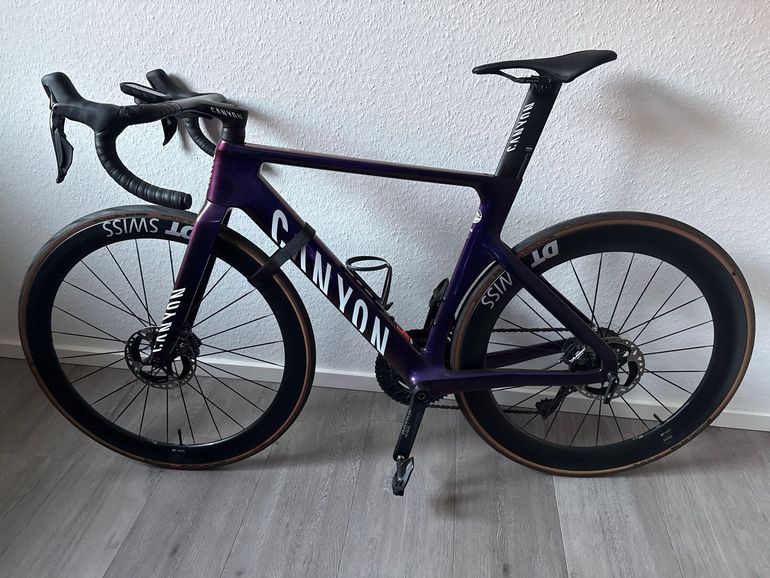Used Canyon Aeroad CFR Di2 2023 2023 Road & Gravel, Violett — image 2 of 13