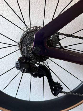 Used Canyon Aeroad CFR Di2 2023 2023 Road & Gravel, Violett — image 3 of 13