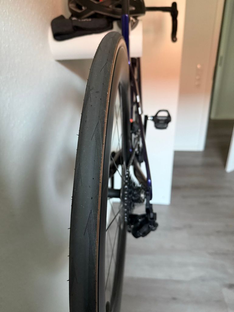 Used Canyon Aeroad CFR Di2 2023 2023 Road & Gravel, Violett — image 10 of 13