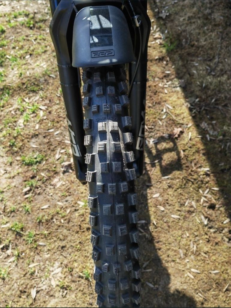 Used Commencal FURIOUS ESSENTIAL HERITAGE 2022 2022 Mountainbike — image 8 of 8