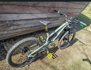 Used Commencal FURIOUS ESSENTIAL HERITAGE 2022 2022 Mountainbike — image 4 of 8
