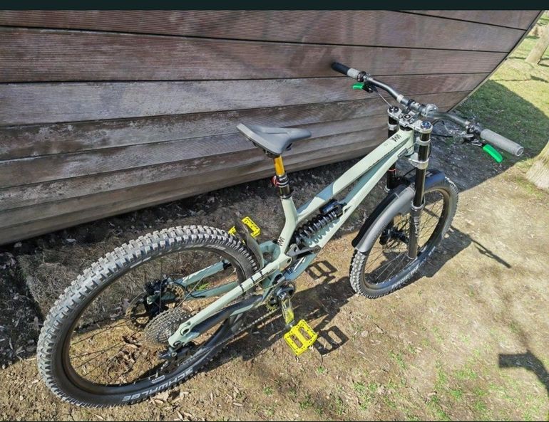 Used Commencal FURIOUS ESSENTIAL HERITAGE 2022 2022 Mountainbike — image 4 of 8