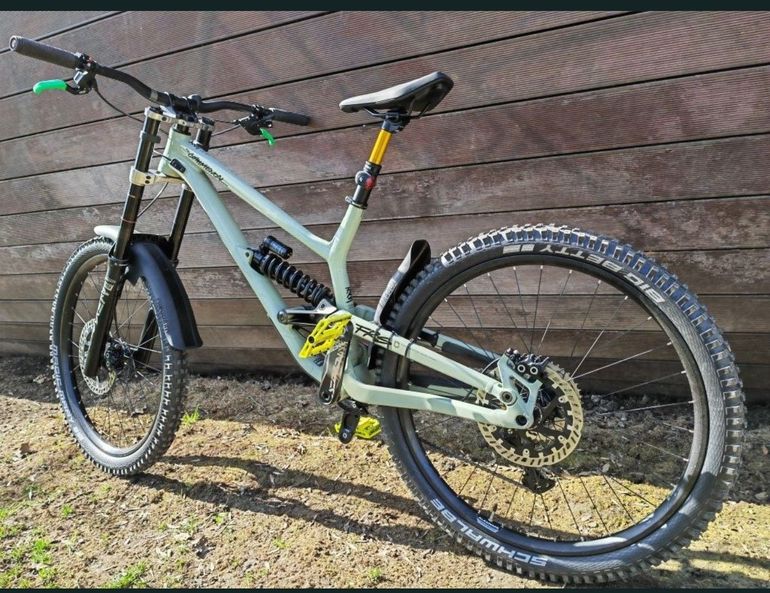 Used Commencal FURIOUS ESSENTIAL HERITAGE 2022 2022 Mountainbike — image 2 of 8