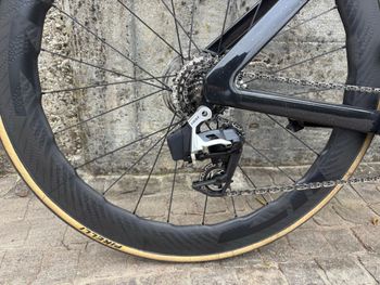 Used Canyon Aeroad CFR AXS 2025 2025 Road & Gravel — image 6 of 7