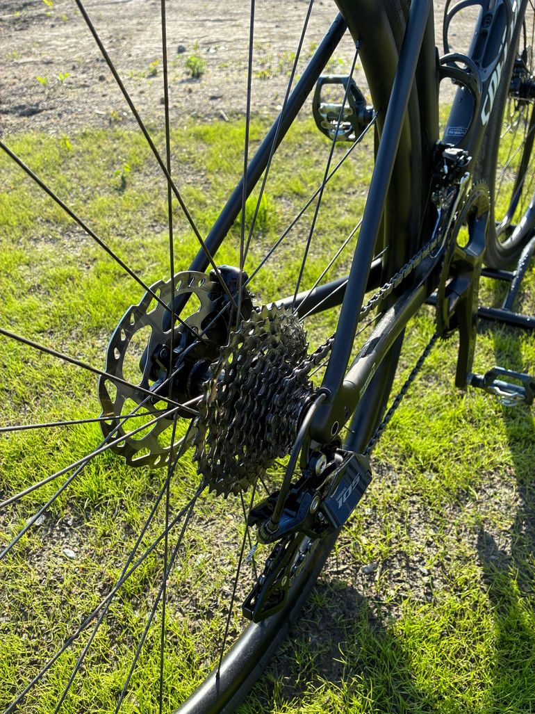 Used Specialized Roubaix SL8 Sport - Shimano 105 2025 2025 Road & Gravel — image 4 of 6