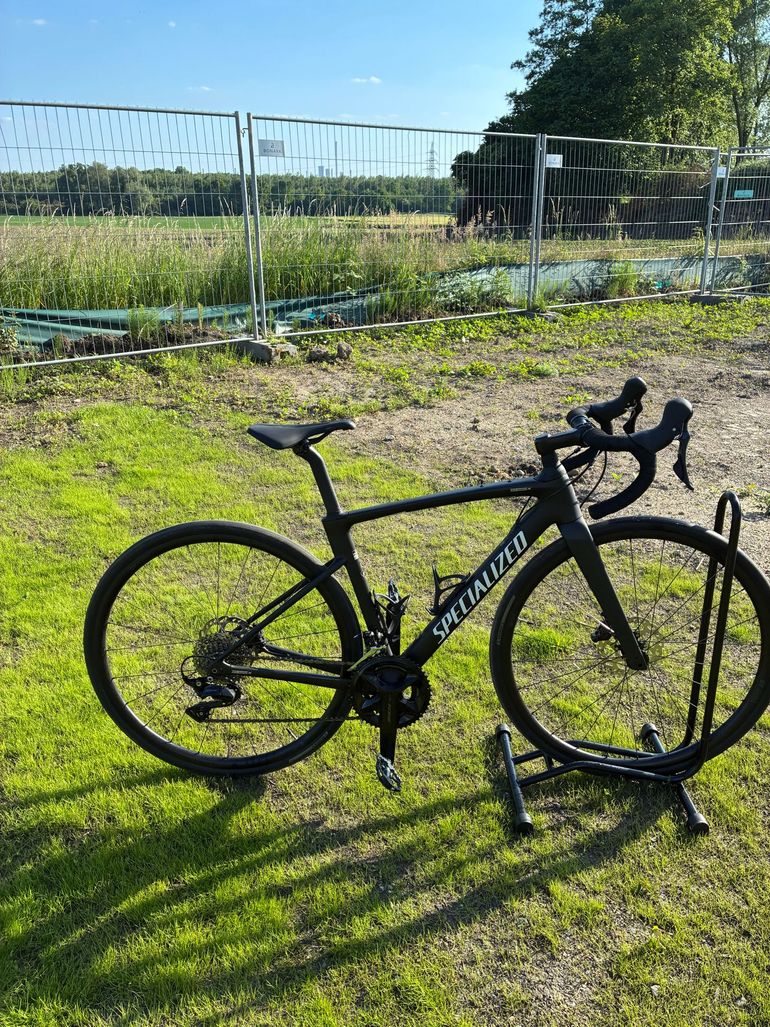Used Specialized Roubaix SL8 Sport - Shimano 105 2025 2025 Road & Gravel — image 1 of 6
