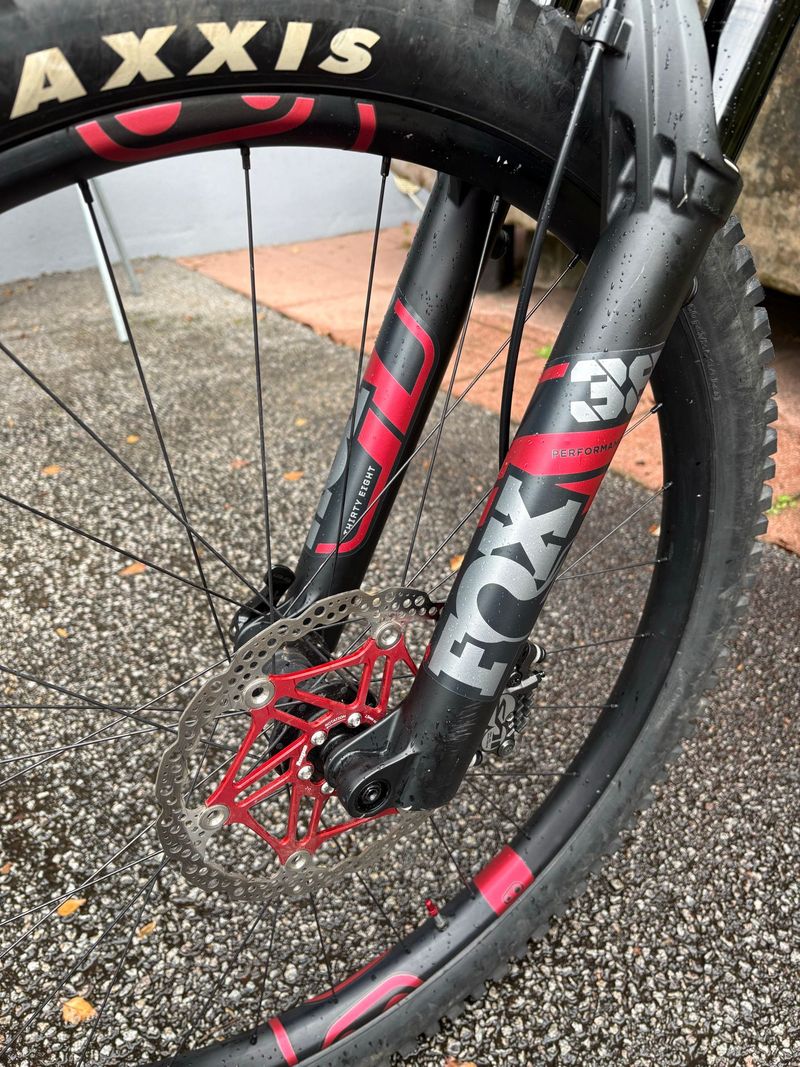 Brugt YT Industries Capra UNCAGED 10 MX CF 2023 2023 Mountainbike — billede 4 af 7