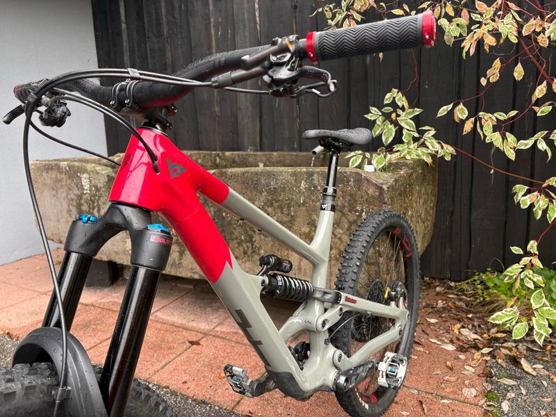 Brugt YT Industries Capra UNCAGED 10 MX CF 2023 2023 Mountainbike — billede 5 af 7