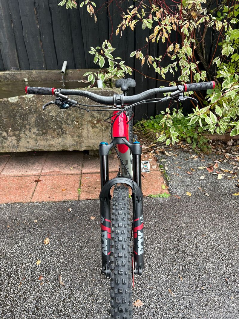 Brugt YT Industries Capra UNCAGED 10 MX CF 2023 2023 Mountainbike — billede 2 af 7