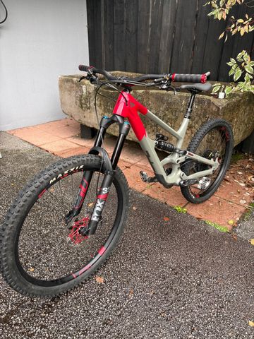 Brugt YT Industries Capra UNCAGED 10 MX CF 2023 2023 MTB
