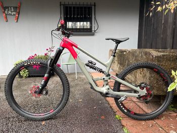 Used YT Industries Capra UNCAGED 10 MX CF 2023 2023 Mountainbike — image 7 of 7