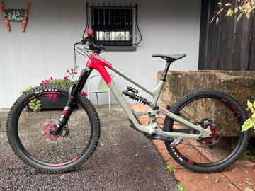 Brugt YT Industries Capra UNCAGED 10 MX CF 2023 2023 Mountainbike — billede 7 af 7