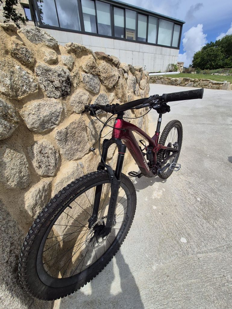 Used Trek Fuel EXe 9.8 GX AXS 2023 2023 Mountainbike — image 10 of 16