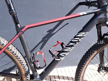 Gebrauchtes Canyon Exceed CF SLX 9 2021 2021 Mountainbike, Schwarz, 29 — Bild 7 von 10