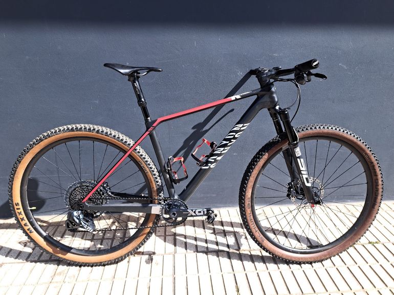 Used Canyon Exceed CF SLX 9 2021 2021 Mountainbike, Schwarz, 29 — image 1 of 10