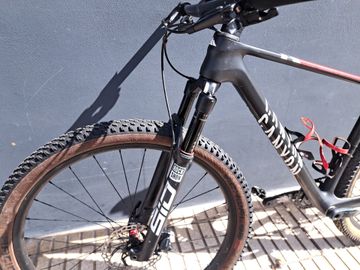 Gebrauchtes Canyon Exceed CF SLX 9 2021 2021 Mountainbike, Schwarz, 29 — Bild 5 von 10