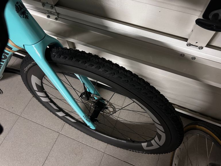 Used Bianchi Impulso Shimano GRX 2024 Road & Gravel, Blue — image 4 of 5